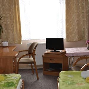 Pokój z dwoma pojedynczymi łóżkami